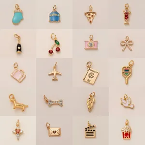 Collection de 20 breloques de dessin animé dorées avec motifs de nourriture et voyage