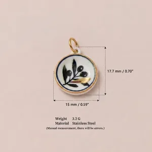 Petit pendentif rond en acier inoxydable avec branche d'olivier et bélière dorée