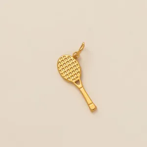 Gedetailleerde weergave van een 18K vergulde roestvrijstalen tennisracket hanger voor doe-het-zelf