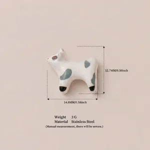 Vista detallada del colgante de vaca con dimensiones: 14,8 mm x 12,7 mm