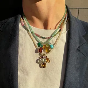 Collar de cuentas de piedra natural multicapa con colgante de piedras preciosas coloridas