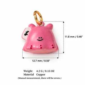 Vue détaillée d'un pendentif pudding rose, dimensions 12,7x11,8 mm, matériau cuivre
