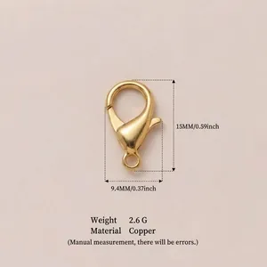 Detailansicht eines 15mm goldenen Karabinerverschlusses für DIY-Schmuck und Schuhdekor.