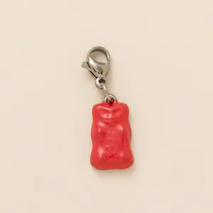 Ciondolo a forma di orsetto gommoso rosso con chiusura a moschettone per bikini