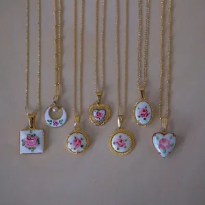 Ciondoli vintage in smalto rosa dipinti a mano con catene dorate per donne chic
