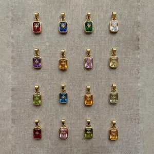Collier Pendentif en Zirconia Carré en Acier Titane Plaqué Or 18K Design Étoile Rayonnante Bijoux Pierre de Naissance pour Femmes Hommes Accessoire Rétro
