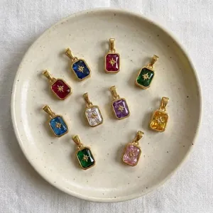 Pendentifs rectangulaires CZ multicolores avec étoile à huit branches en acier doré 18k