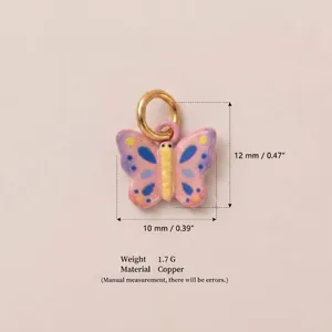 Handgefertigter rosa Schmetterlingsanhänger aus Kupfer mit bunten Punkten und Goldring