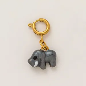 Pendentif éléphant gris scintillant avec son fermoir doré pour bikini de plage chic