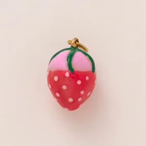Pendentif fraise coloré pour bijoux DIY avec anneau doré pour la mode d'été