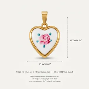 Vue détaillée d'un pendentif en émail floral en forme de cœur avec spécifications techniques