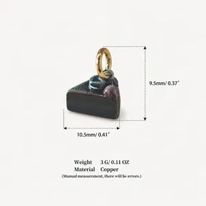Pendentif miniature gâteau au chocolat noir en cuivre avec mesures de taille