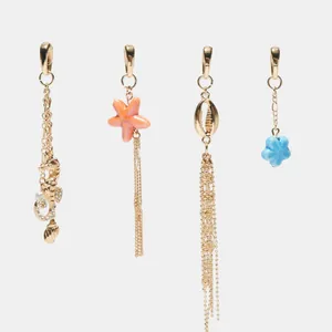 Sommerliche Anhänger-Set mit Seestern, Seepferdchen, Muschel und Blumenmotiven in Gold.