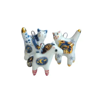 Simpatici ciondoli animali in porcellana con disegni di gatti e cavalli blu e oro