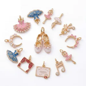 Collection de breloques sur le thème du ballet rose avec perles et strass.