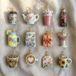 Variété de jolis pendentifs en céramique de dessins animés de nourriture et de boissons