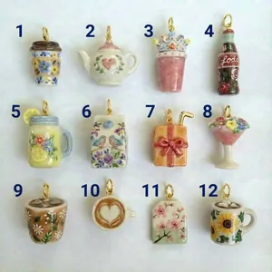Collection de 12 pendentifs en céramique miniature boissons et desserts pour colliers