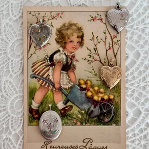 Vintage gravierte Medaillon-Anhänger in Herz- und Ovalform mit Blumendetails