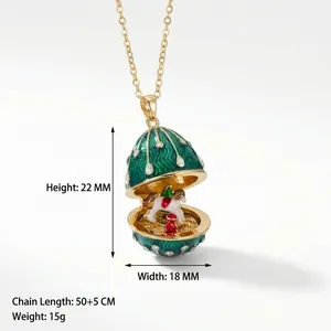 Élégant collier œuf en émail vert de style Fabergé avec pendentif cheval à bascule ouvrant