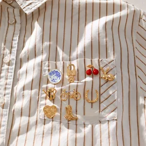 Broche Vintage en Cuivre Doré Raffinée Design Lapin Vélo Botte Cerise Cœur Bouilloire Électroplaqué Bijoux de Mode pour Femmes