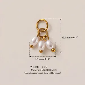 Vue détaillée du pendentif en perles avec anneau en acier et mesures précises