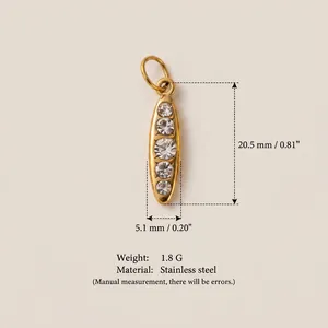 Mesure détaillée montrant la hauteur de 20,5 mm du pendentif en acier avec cristaux