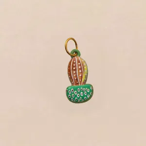Detailweergave van een schattige handgeschilderde cactusbedel met een gouden ring
