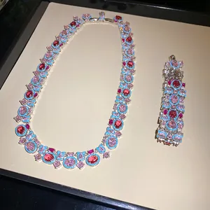 Conjunto de joyas de estilo palacio vintage con collar de circón rosa y pulsera