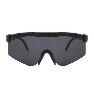 Vorderansicht der schwarzen Shield-Radbrille mit gesprenkeltem Rahmendetail für Sport