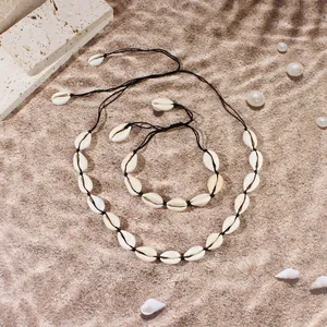 Set di gioielli con conchiglie naturali collana e bracciale intrecciati per spiaggia