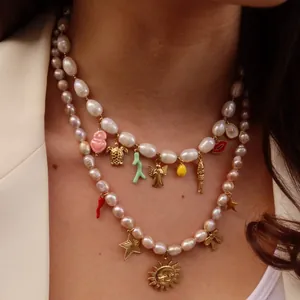 18K vergoldete Perlenkette mit DIY Meeresanhängern wie Seesterne und Meeresmuscheln.