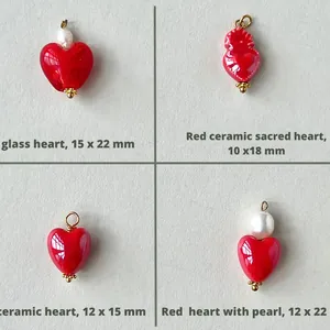Handgemaakte rode glazen en keramische harthangers voor doe-het-zelf sieraden met parels