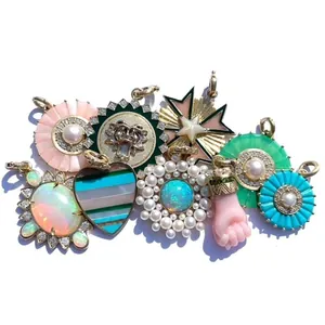 Collection de breloques de style vintage dorées avec émail et perles pour bijoux DIY