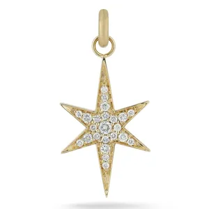 Détail du pendentif étoile en acier titane plaqué or 18k avec pierres claires