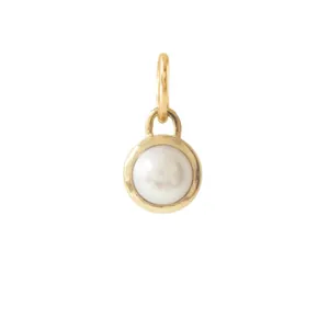 Detailed view of a retro 18K gold-plated stainless steel round pendant with pearl inlay