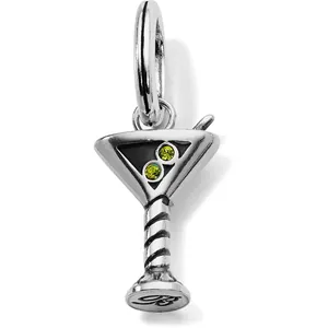 Vue macro d'un pendentif en forme de verre à martini en acier inoxydable avec cristaux verts