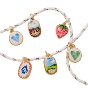 Breloques en émail colorées de style estival pour création de bijoux et déco de chaussures