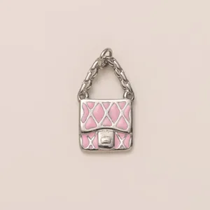 Miniatur-Anhänger in Handtaschenform mit rosa Emaille aus Edelstahl