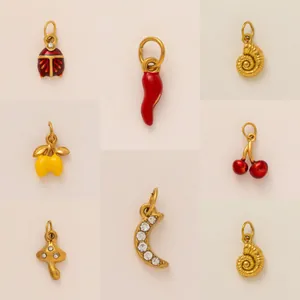 Breloques de Chaussures DIY Série de Fruits Pendentifs en Acier Inoxydable Plaque Or Sous Vide Émail Strass Scarabée Champignon Lune Bijouterie