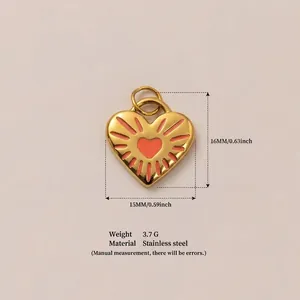 Détail d'un pendentif coeur en acier inoxydable doré avec dimensions et poids indiqués