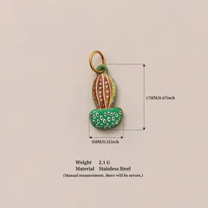 Vue détaillée d'un pendentif cactus montrant des dimensions de 17 mm sur 8 mm pour bijoux