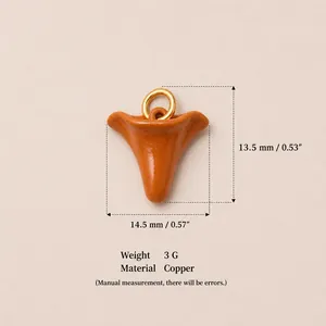 Detalle de un colgante de flor naranja en cobre con dimensiones y especificaciones técnicas