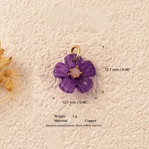 Detail view of purple flower pendant with dimensions, material copper and weight 1g