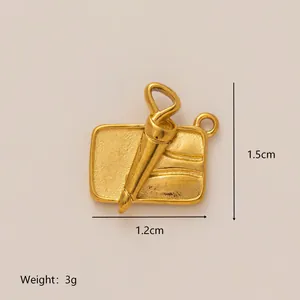 Vue détaillée d'un pendentif dessert doré avec mesures de taille et de poids incluses