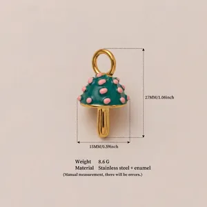 Pendentif champignon en émail vert et rose avec finition en acier inoxydable plaqué or 18K
