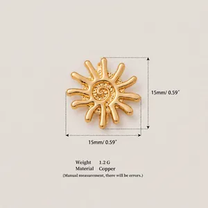 Detailansicht eines 15mm goldenen Sonnenanhängers aus Kupfer mit 1,2g Gewichtsspezifikationen