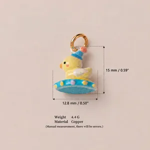 Détail du pendentif poussin en cuivre avec hauteur 15mm et matériaux