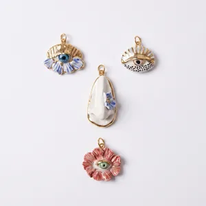 Set aus surrealistischen, vergoldeten Augen- und Nasenanhängern für kreativen DIY-Schmuck