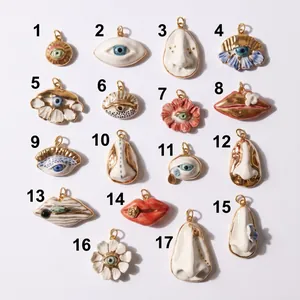 Abstrakte surrealistische Anhänger mit Augen, Nasen und Lippen für DIY-Schmucksets
