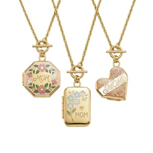 Set van gouden MOM medaillon kettingen met kleurrijke emaille bloemen